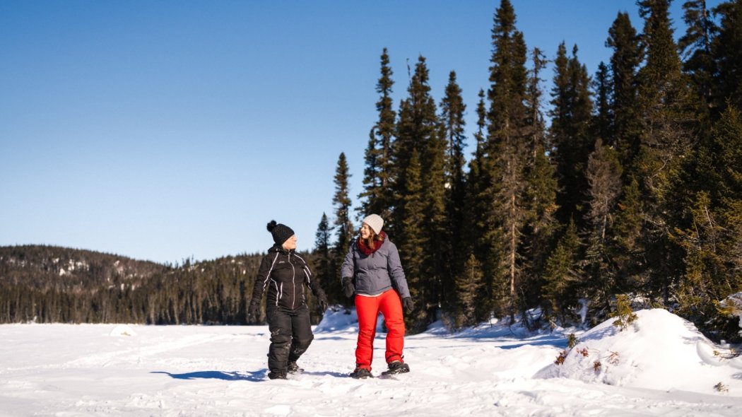 Deux femmes en raquette