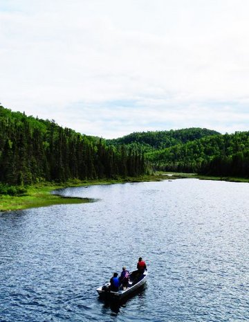 Chaloupe at Club Lacs des Sables & Paradis Saguenay   