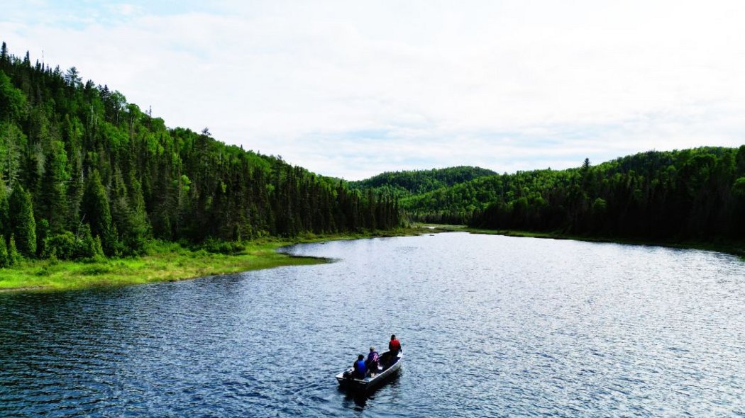 Chaloupe at Club Lacs des Sables & Paradis Saguenay   