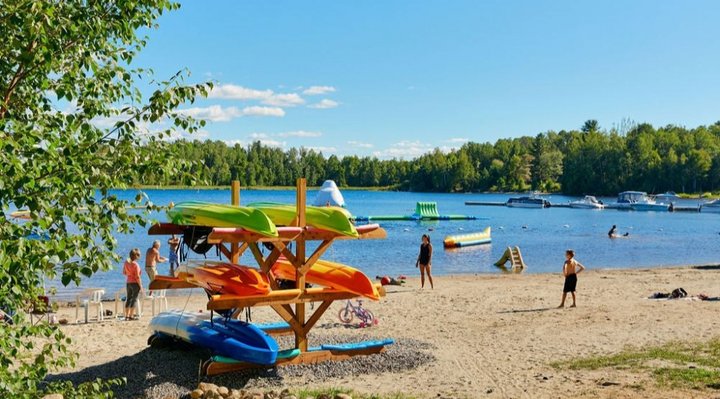 Module de jeux gonflables sur l'eau