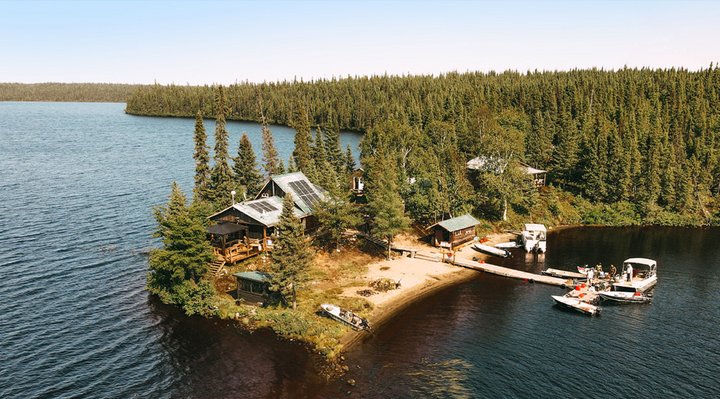 Lac Lacroix outfitter in summer