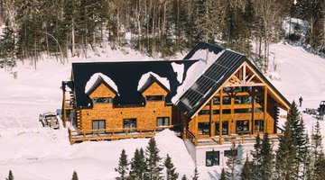 The Inn at Domaine du Lac Brouillard in winter