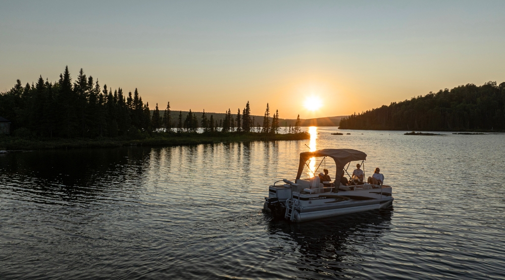 Un ponton au coucher du soleil