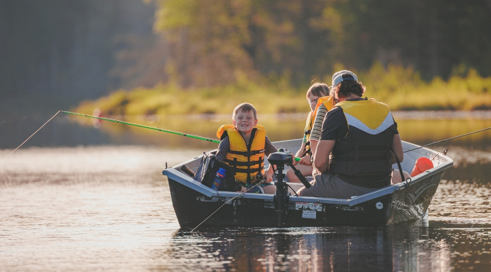 Famille à la pêche