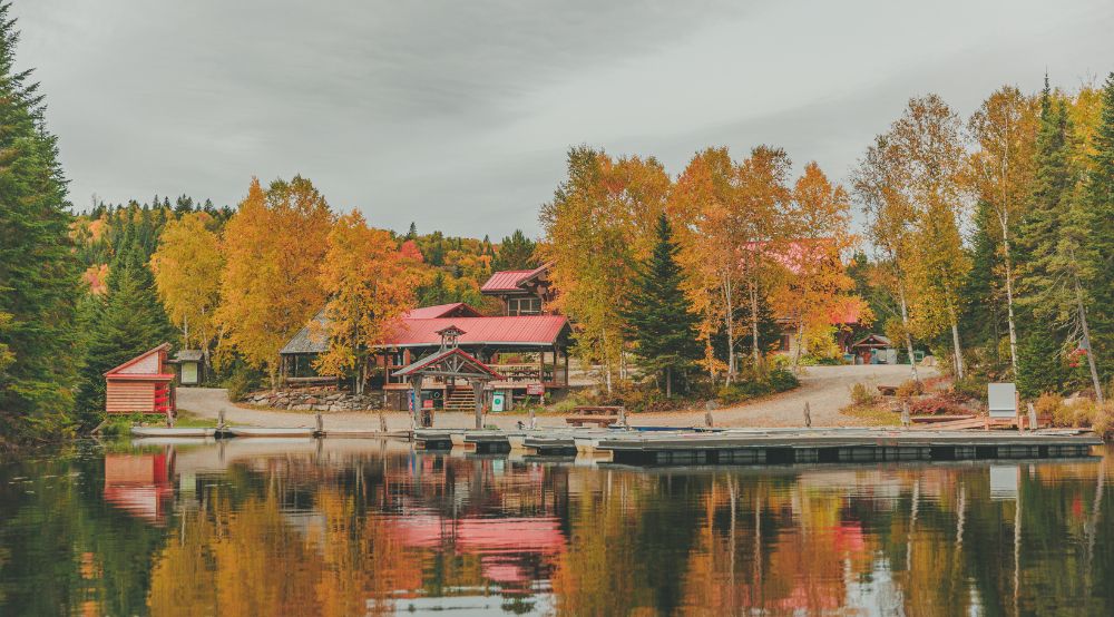 Outfitting buildings on the edge of a lake and a wharf