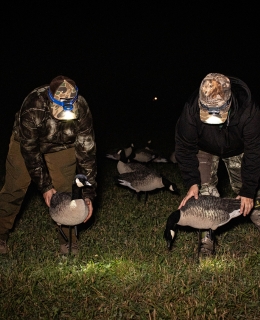 Deux chasseurs la nuit